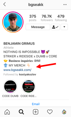 Use emojis to draw attention to your bio link on Instagram